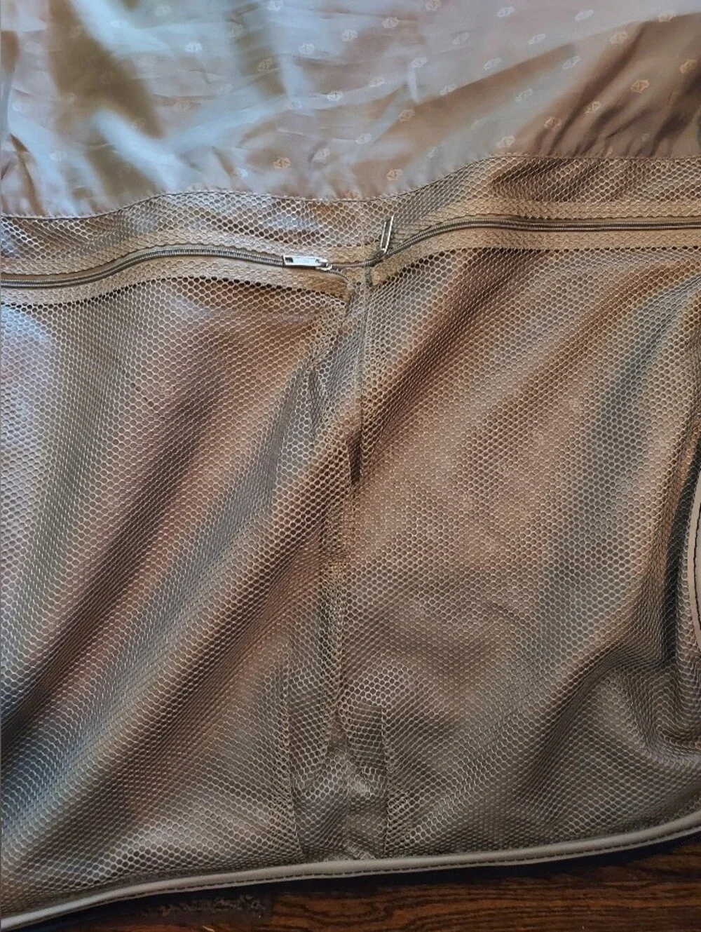 American Tourister durable garment